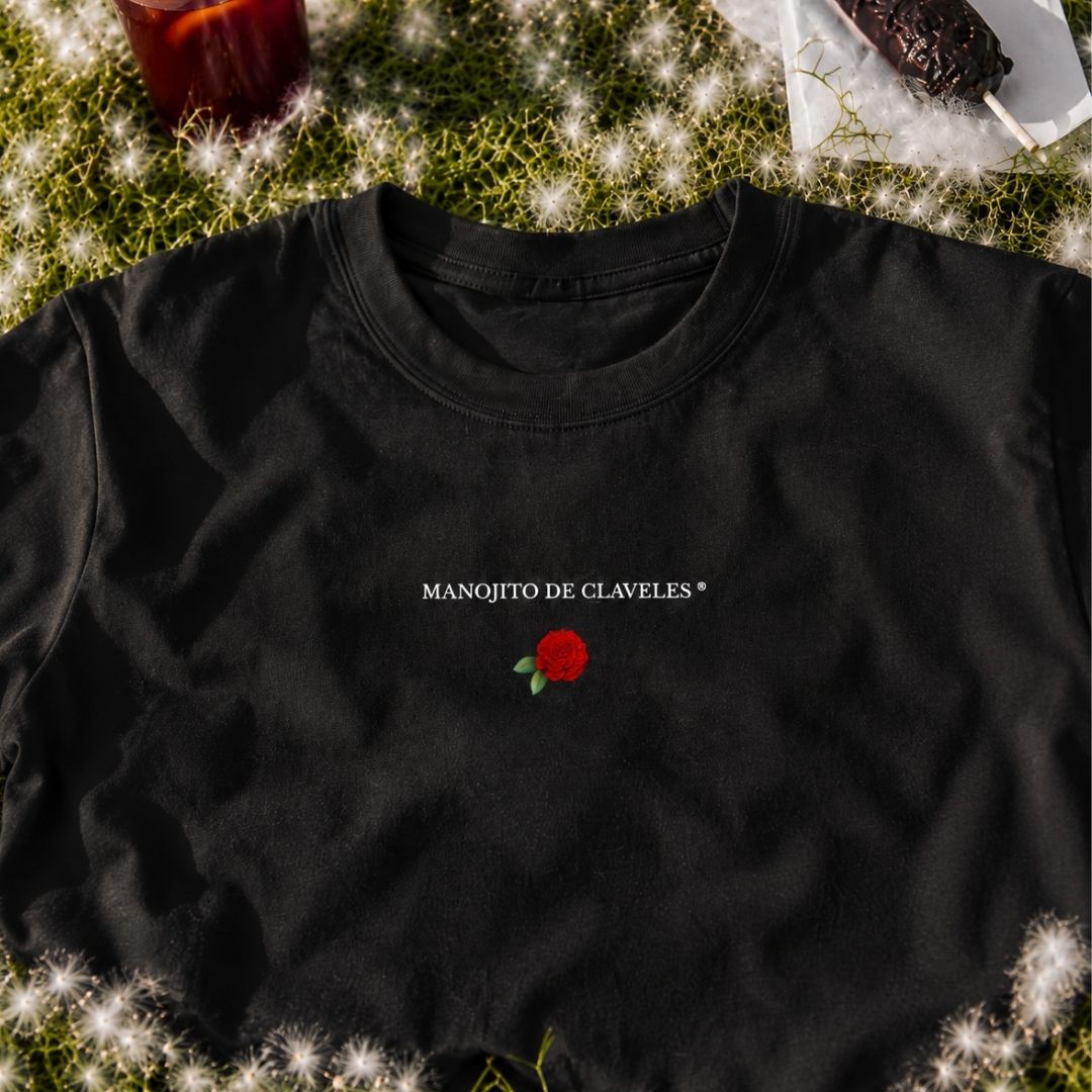 Camiseta Manojito de Claveles OVERSIZE - Imagen 2
